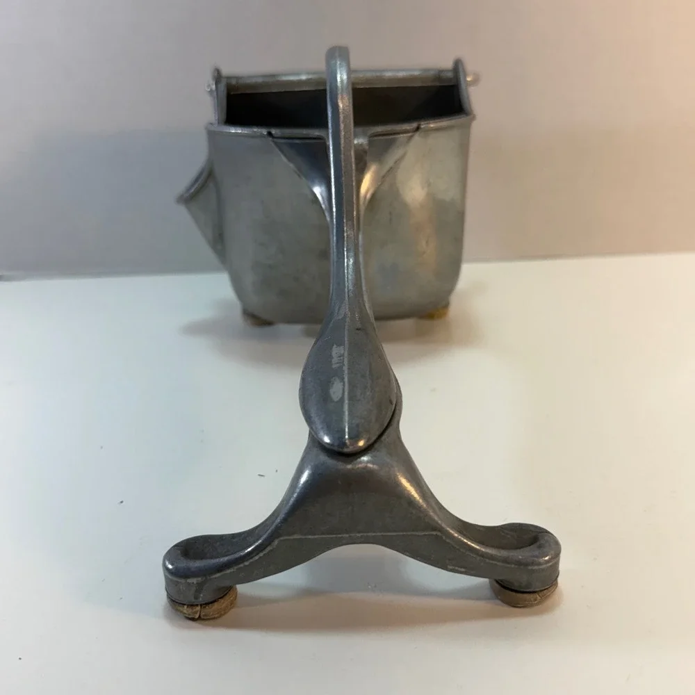 Wear-Ever Citrus Juicer Manual Hand Press Silver Vintage Aluminum No. 334 USA